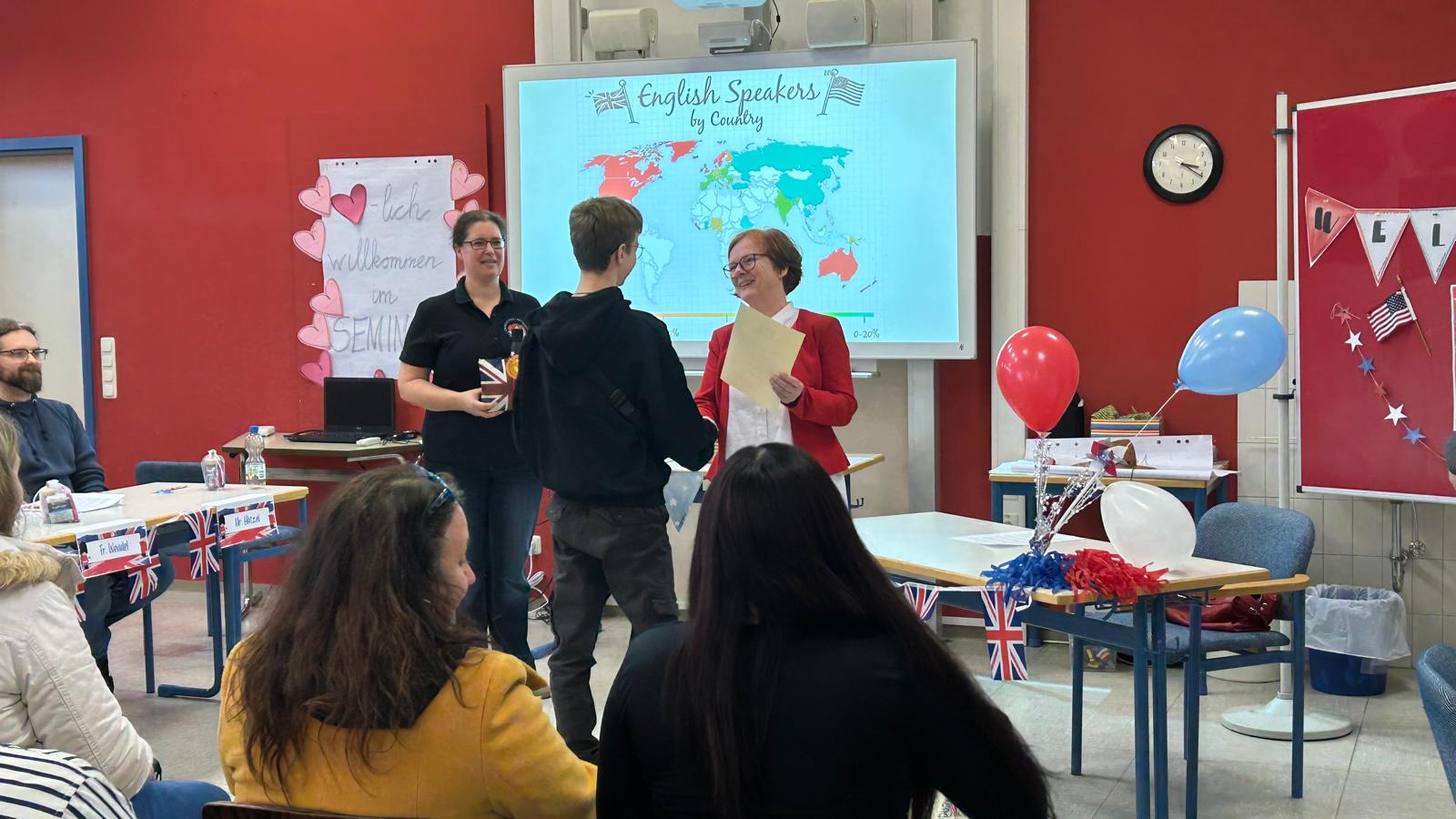 Teilnehmer Englischer des Lesewettbewerbs der Mittelschulen im Landkreis Forchheim werden ausgezeichnet