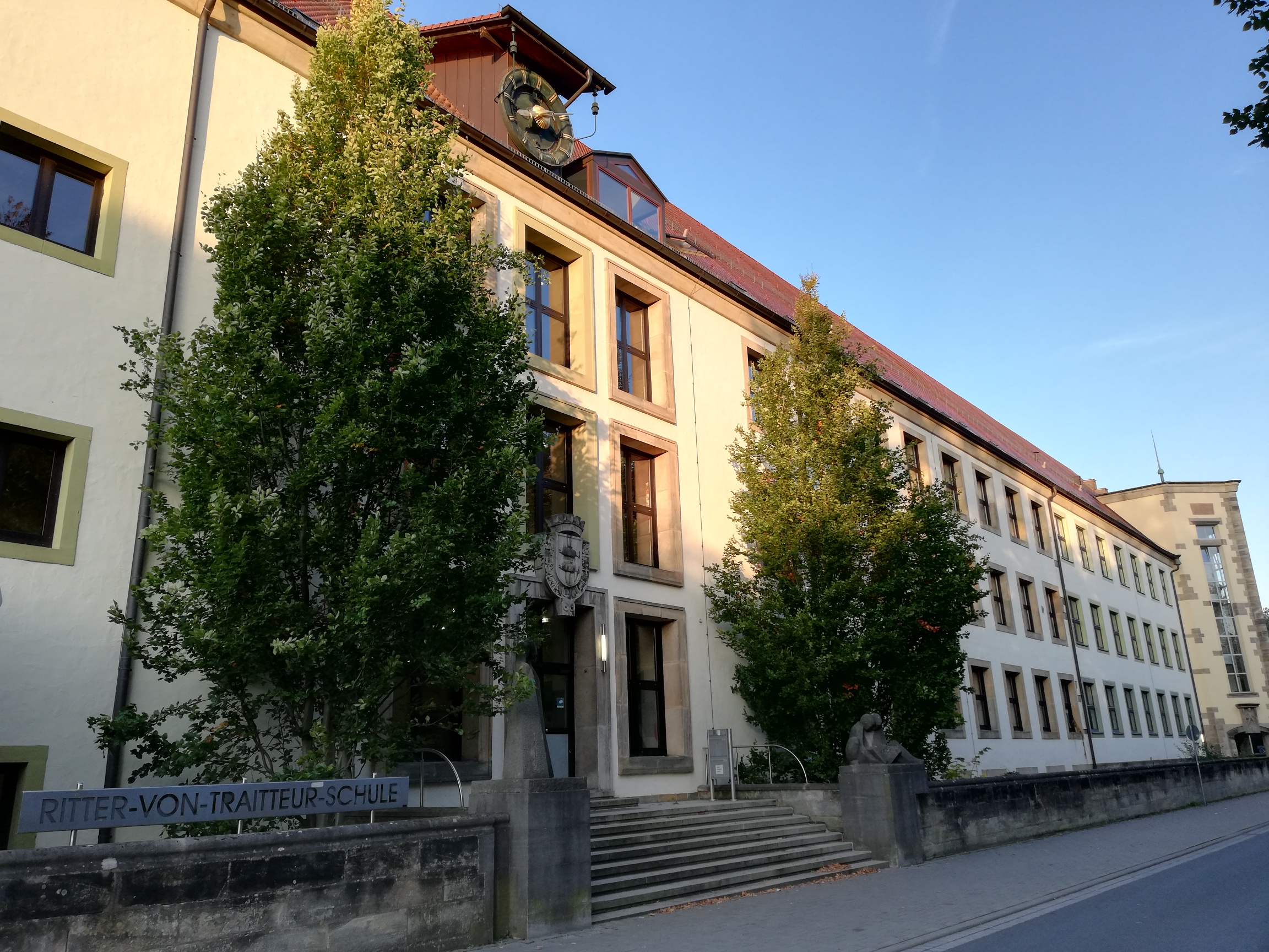 RvT ganzes Haus mit Uhr kleiner